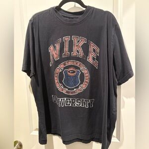 🎄FLASH SALE🎄 Nike University Black Graphic Tee